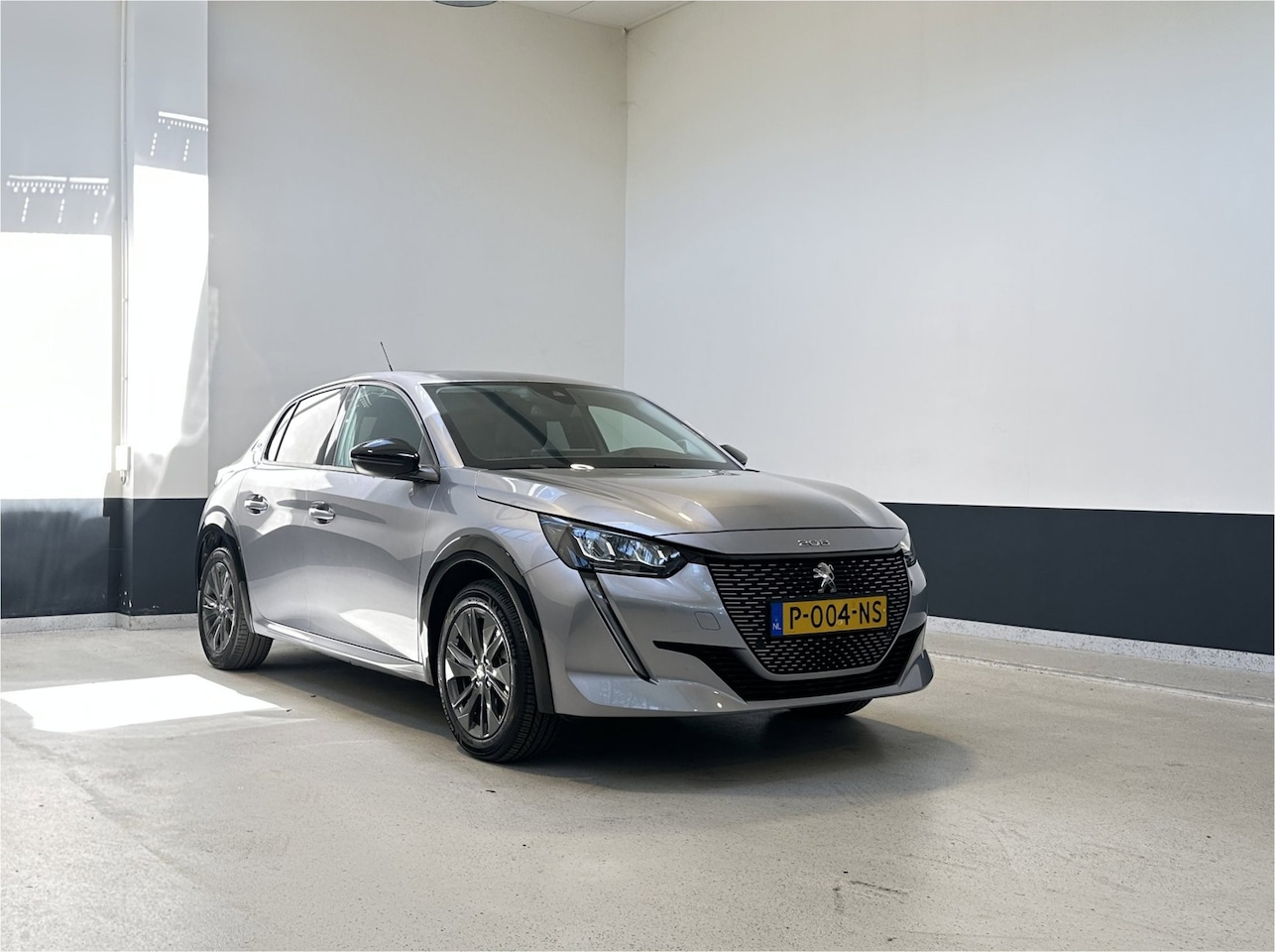 Peugeot e-208 - EV Allure Pack 50 kWh | SOH 93% Apple Carplay/ Android Auto | Camera | NL - AutoWereld.nl