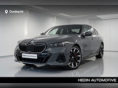 BMW 5-serie - 550e xDrive | Individual Grigio Telesto | 21" | M-Stoelen | Driv .Ass. Pro | Adaptief M On