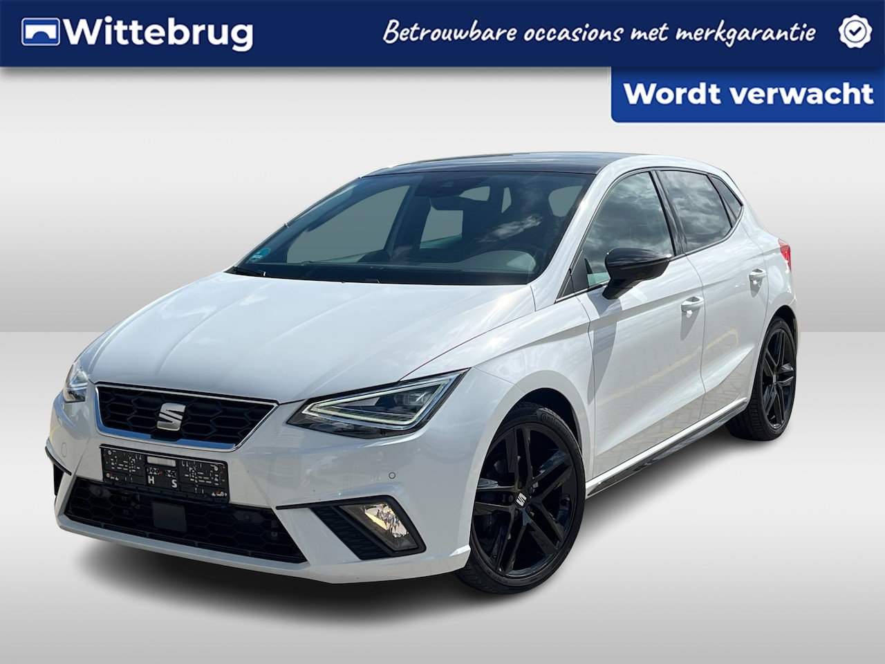SEAT Ibiza - 1.0 TSI 110pk FR Black Edition Panoramadak / Navigatie High / Alcantara / LED / Camera / T - AutoWereld.nl