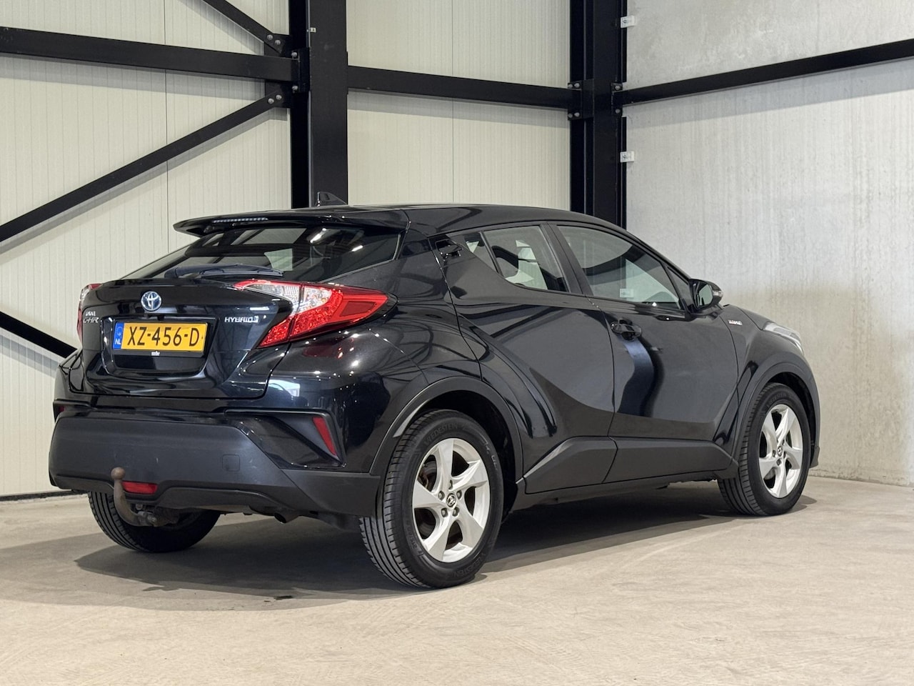 Toyota C-HR - 1.8 Hybrid Active | navi | fabrieksgarantie | trekhaak | - AutoWereld.nl
