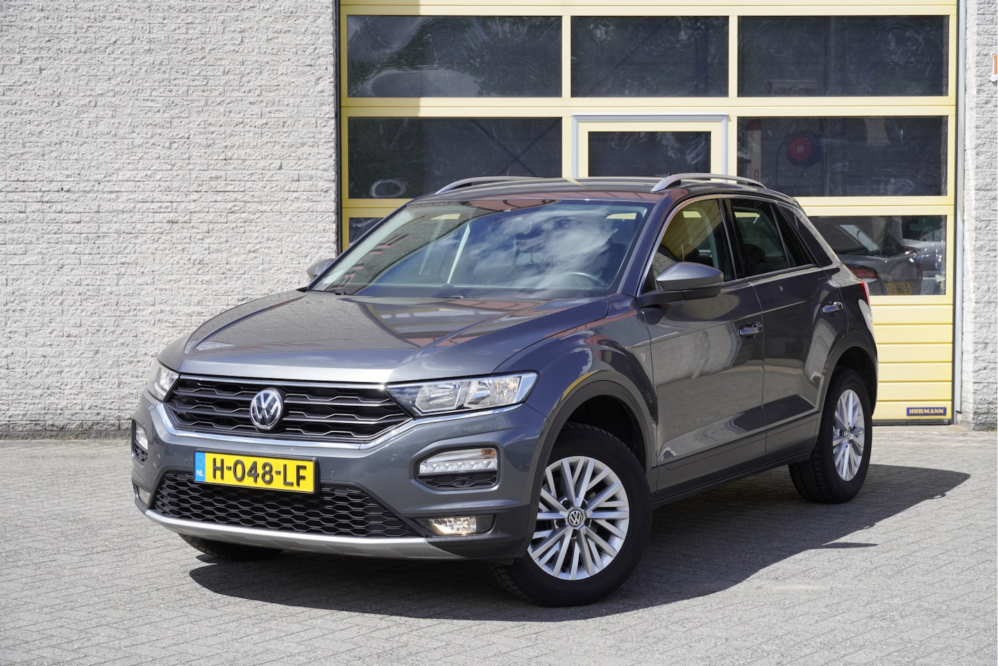 Volkswagen T-Roc - 1.5 TSI 150PK! Automaat Style Business Lmv 16" | Led | Pdc | Trekhaak | Elek. achterklep | - AutoWereld.nl