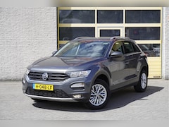Volkswagen T-Roc - 1.5 TSI 150PK Automaat Style Business Lmv 16" | Led | Pdc | Trekhaak | Elek. achterklep |