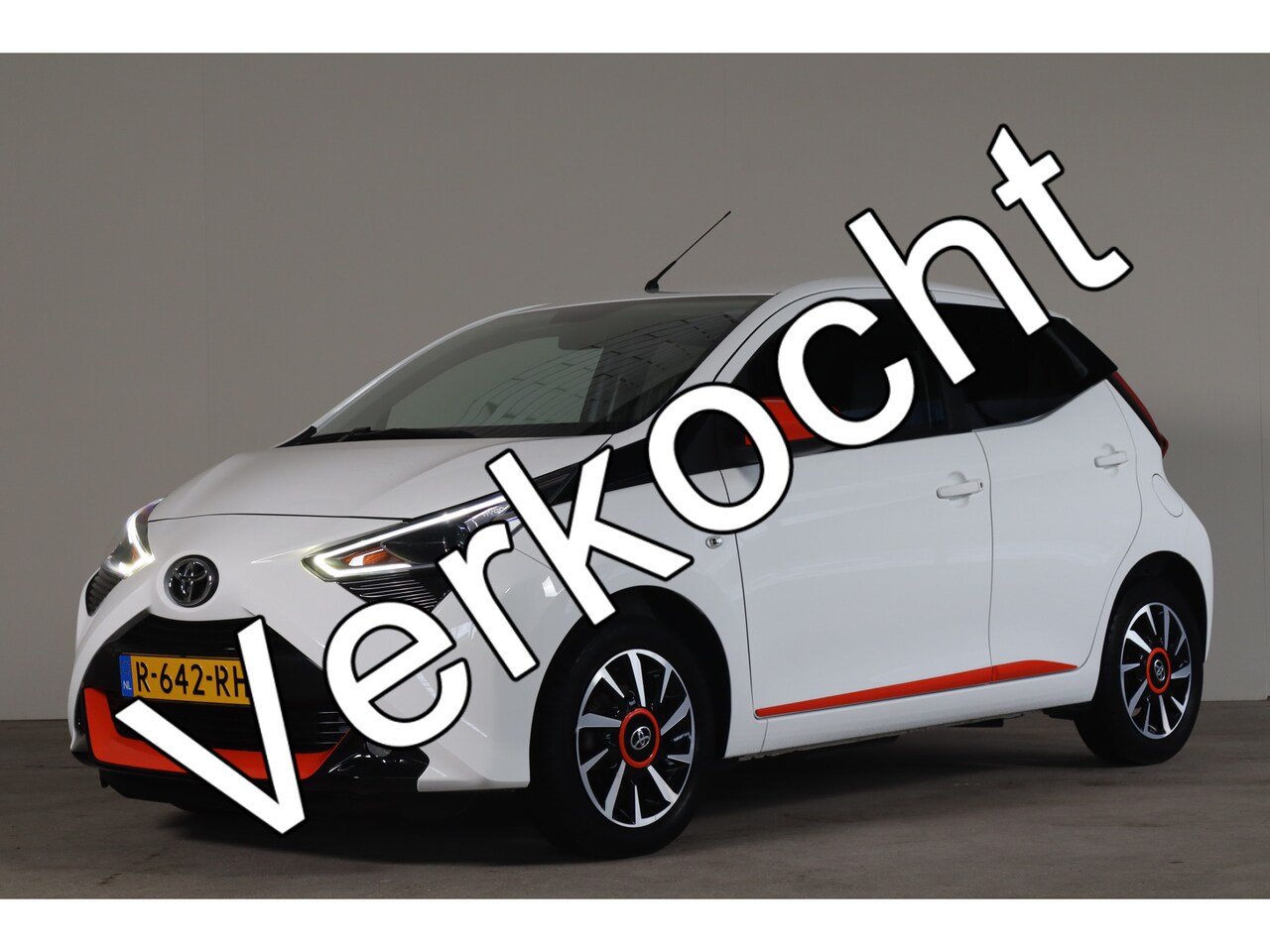 Toyota Aygo - 1.0 VVT-i x-joy Climate I Apple Car-Play I Camera - AutoWereld.nl