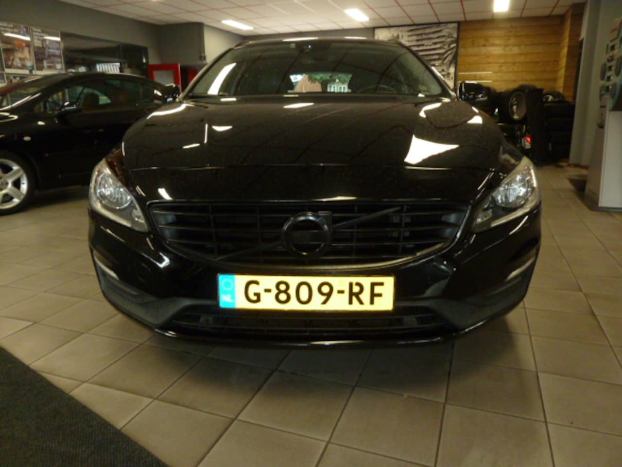 Volvo V60 - D3 150pk Start/Stop Geartronic Momentum BLACK LINE - AutoWereld.nl