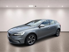 Volvo V40 - 2.0 D2 R-Design Automaat | Uniek lage km-stand | Navi | Climate | LED