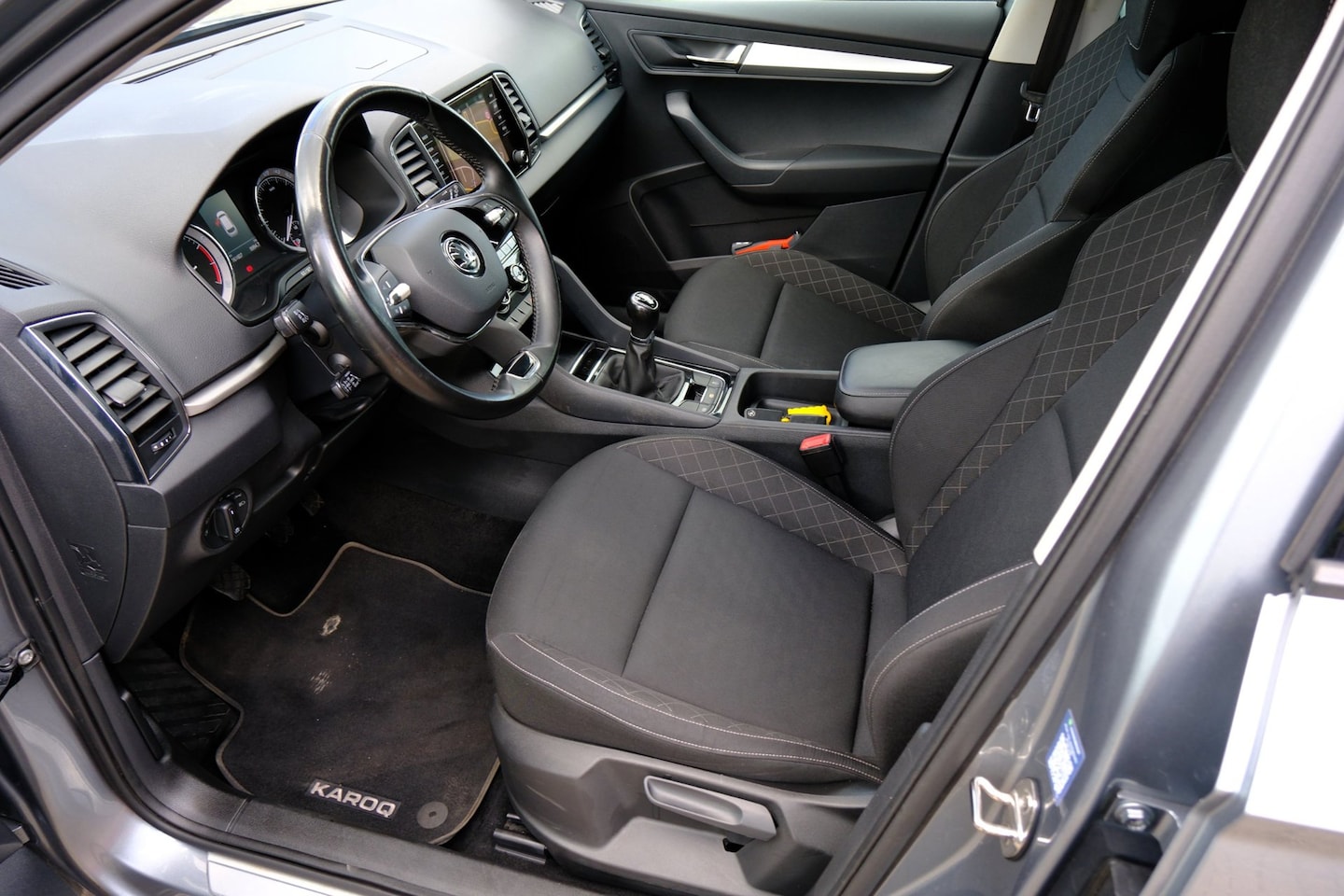 Skoda Karoq - 1.0 TSI Business Edition Navi|Adapt.Cruise|1e Eig|CarPlay|Clima|LMV - AutoWereld.nl