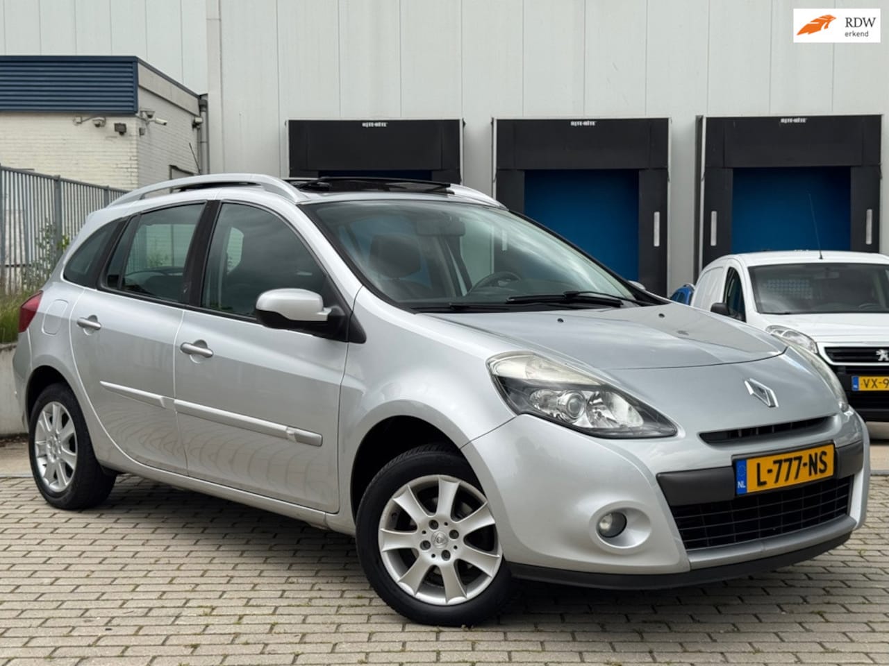 Renault Clio Estate - 1.2 TCE Sélection Business Panorama Airco - AutoWereld.nl