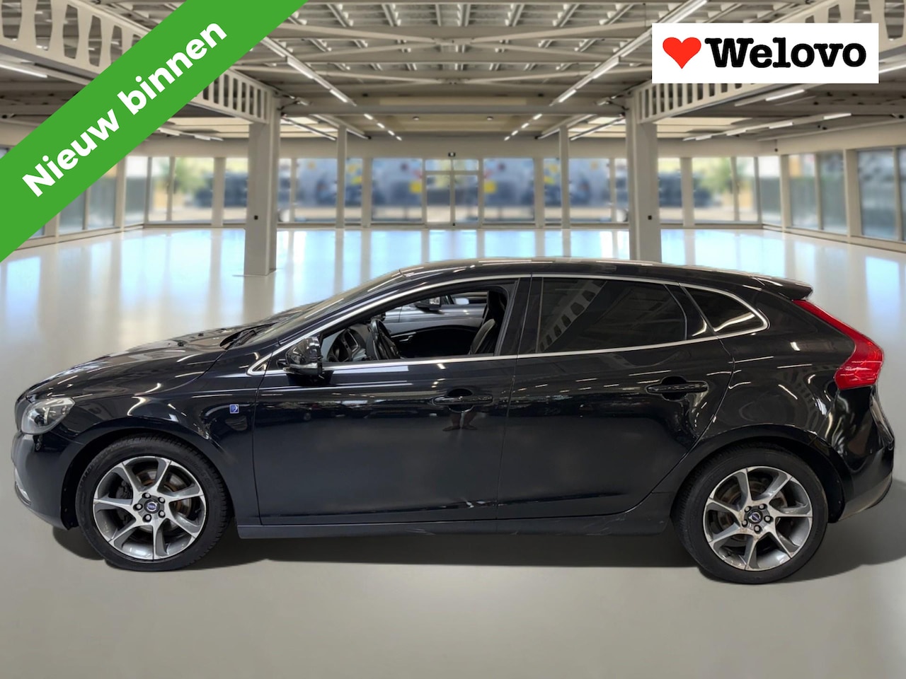 Volvo V40 - 1.6 T2 R-Design Leer/Plus Line/garantie/nieuwe koppeling - AutoWereld.nl