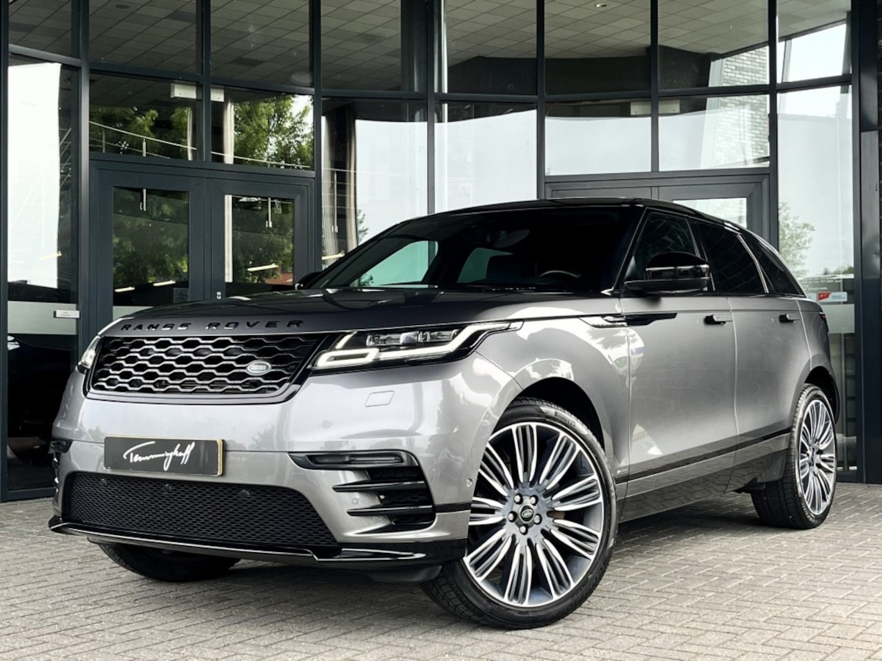 Land Rover Range Rover Velar - 2.0 P250 T AWD R-DYNAMIC HSE - PANO - ORG. NL. - AutoWereld.nl