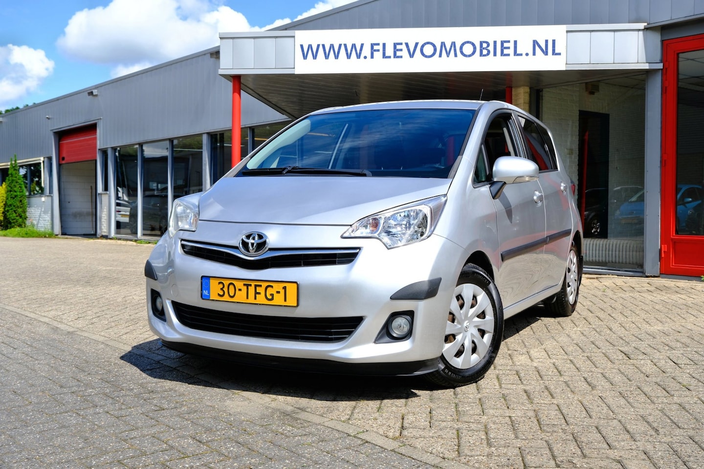 Toyota Verso S - 1.3 VVT-i Aspiration Aut. Clima|Cam|Trekhaak - AutoWereld.nl