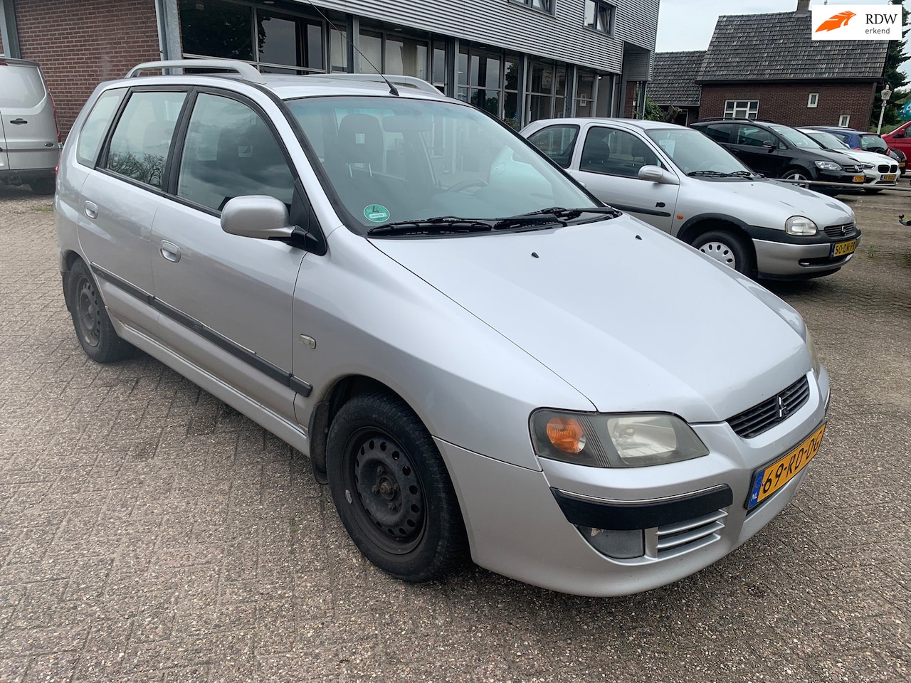 Mitsubishi Space Star - 1.6 Invite Silver 2005 € 650.- APK TOT 16-10-2026 ZO MEE - AutoWereld.nl