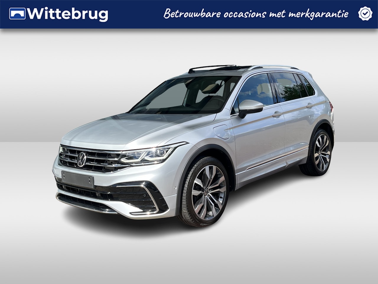 Volkswagen Tiguan - 1.4 TSI DSG eHybrid 245pk R-Line Business / Panorama dak / IQ-Led / Zwenkbare trekhaak / 2 - AutoWereld.nl