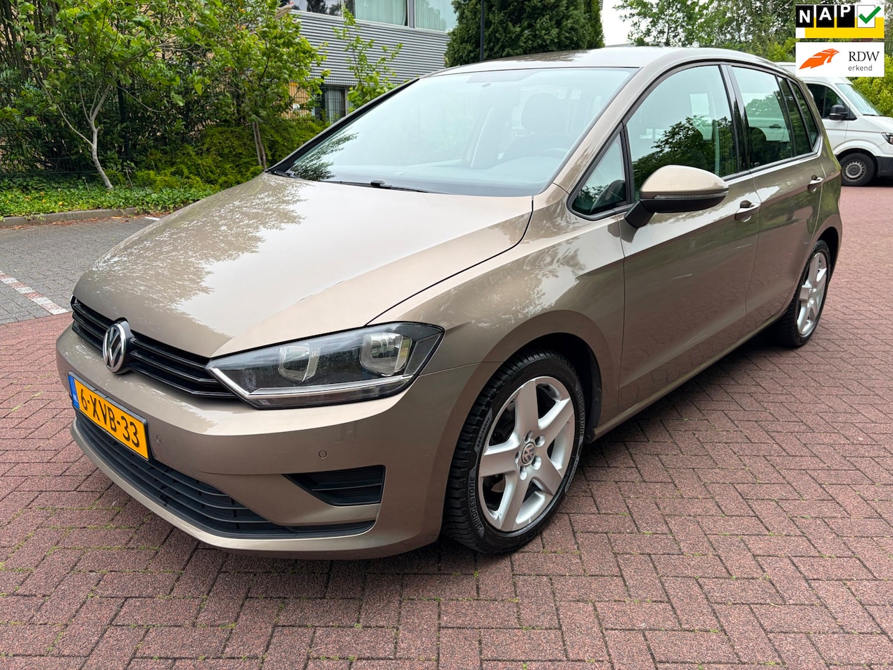 Volkswagen Golf Sportsvan - 1.2 TSI Automaat / PDC / Trekhaak / Airco - AutoWereld.nl