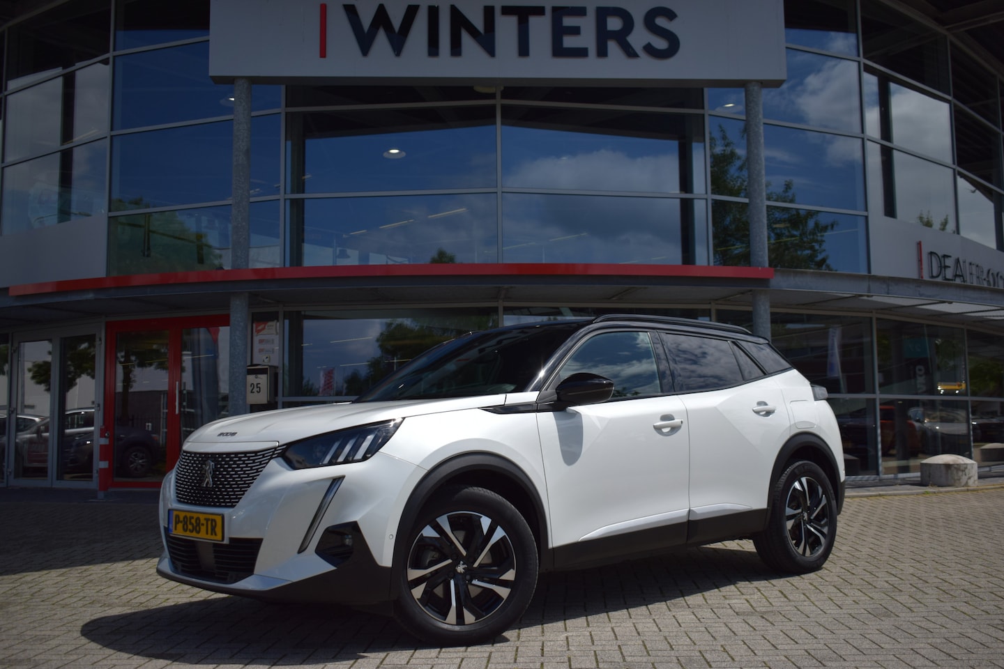 Peugeot e-2008 - EV GT 50 kWh | 360° Camera | Climate + Cruise Control | Stoelverwarming | Navigatie | - AutoWereld.nl