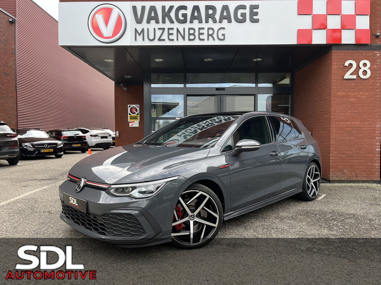 Volkswagen Golf - 2.0 TSI GTI // ADAPT. CRUISE // SCHUIF-KANTELDAK // DODEHOEK // VIRTUAL COCKPIT // CAMERA+ - AutoWereld.nl