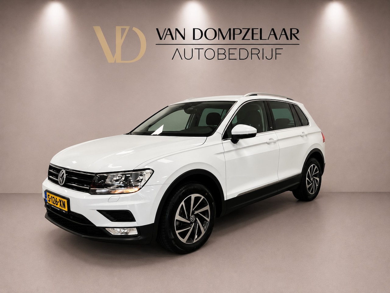 Volkswagen Tiguan - 1.4 TSI ACT / AUTOMAAT / 150PK / SOUND Comf Busi / NAVI / PDC V en A / 18OOKG Trekg. / - AutoWereld.nl
