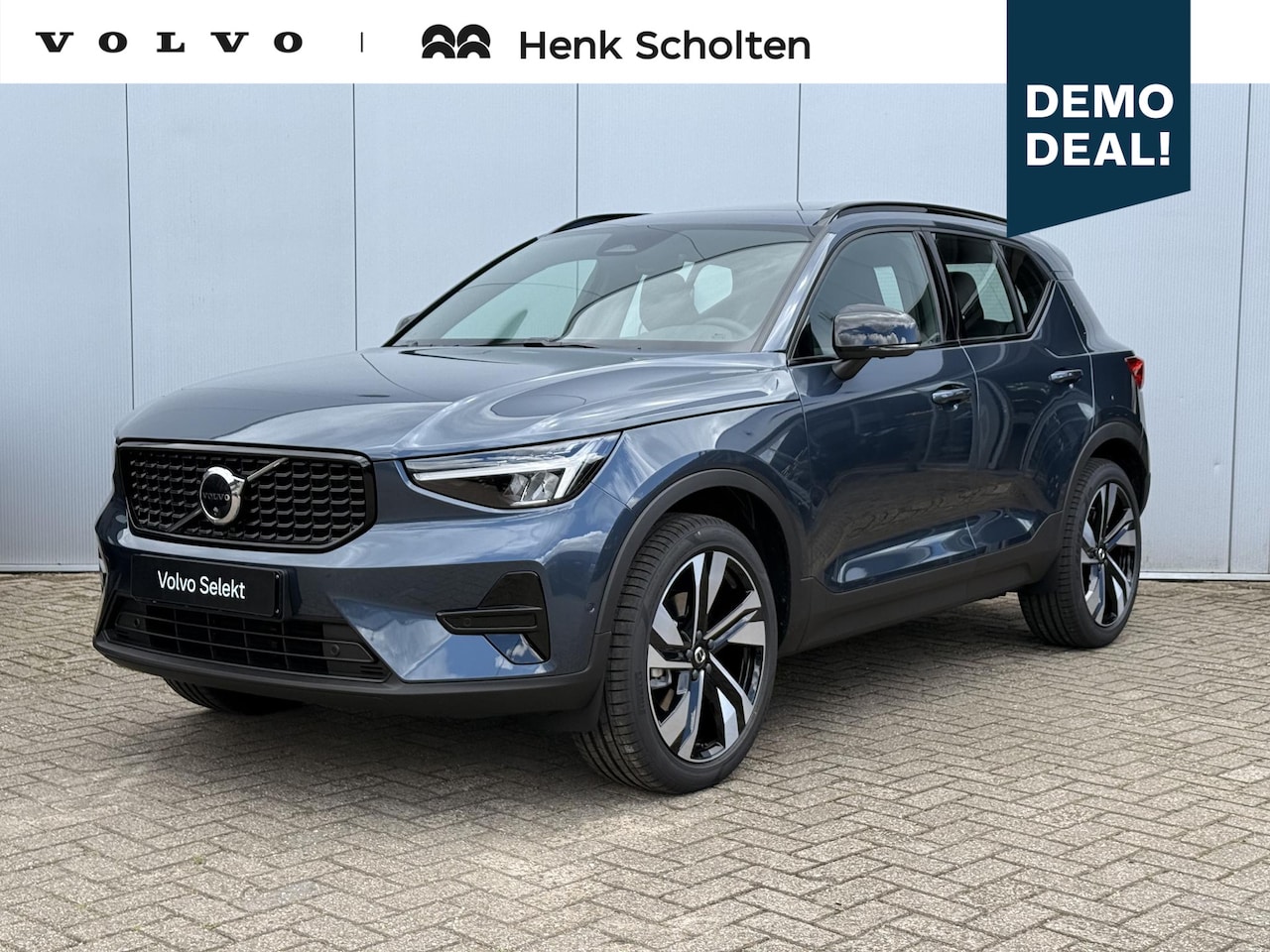 Volvo XC40 - B Automaat Plus Dark | 20" Lichtmetalen velgen | Dakspoiler | Trekhaak semi elektrisch ink - AutoWereld.nl