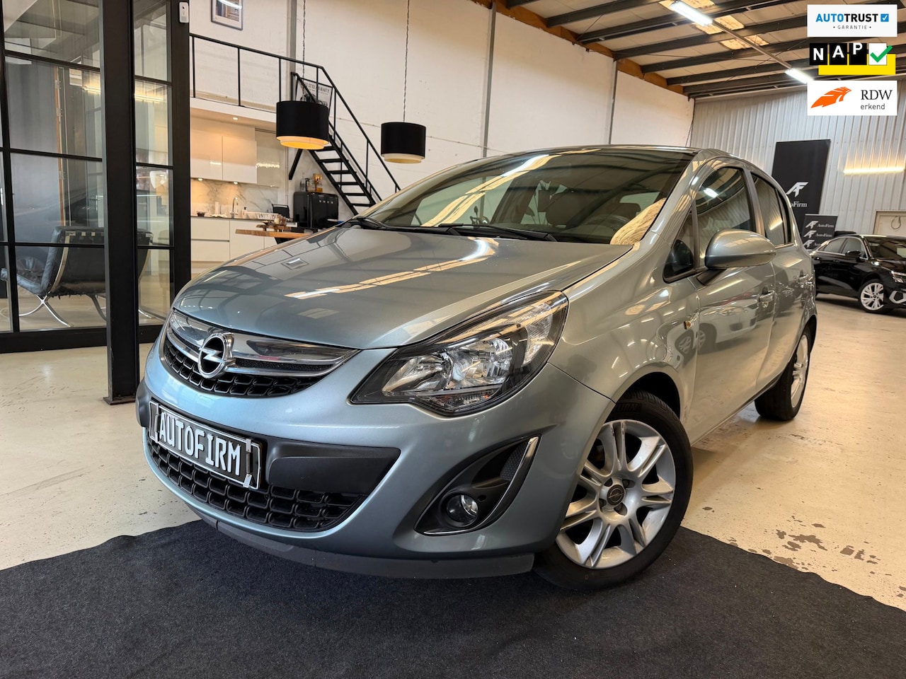 Opel Corsa - 1.2-16V BlitZ NAP Garantie Stoelverwarming PDC Bluetooth Navi Stuurverwarming - AutoWereld.nl