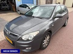 Hyundai i30 - 1.4i Blue Dynamic 2010 NAP APK 3-2027 Airco Met Boekjes. Rijdt prima