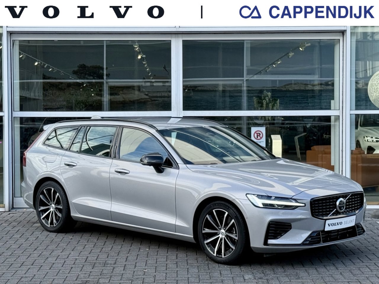 Volvo V60 - T6 388PK Recharge Plus Dark| Adap.Cruise| 360Camera| Trehkaak - AutoWereld.nl