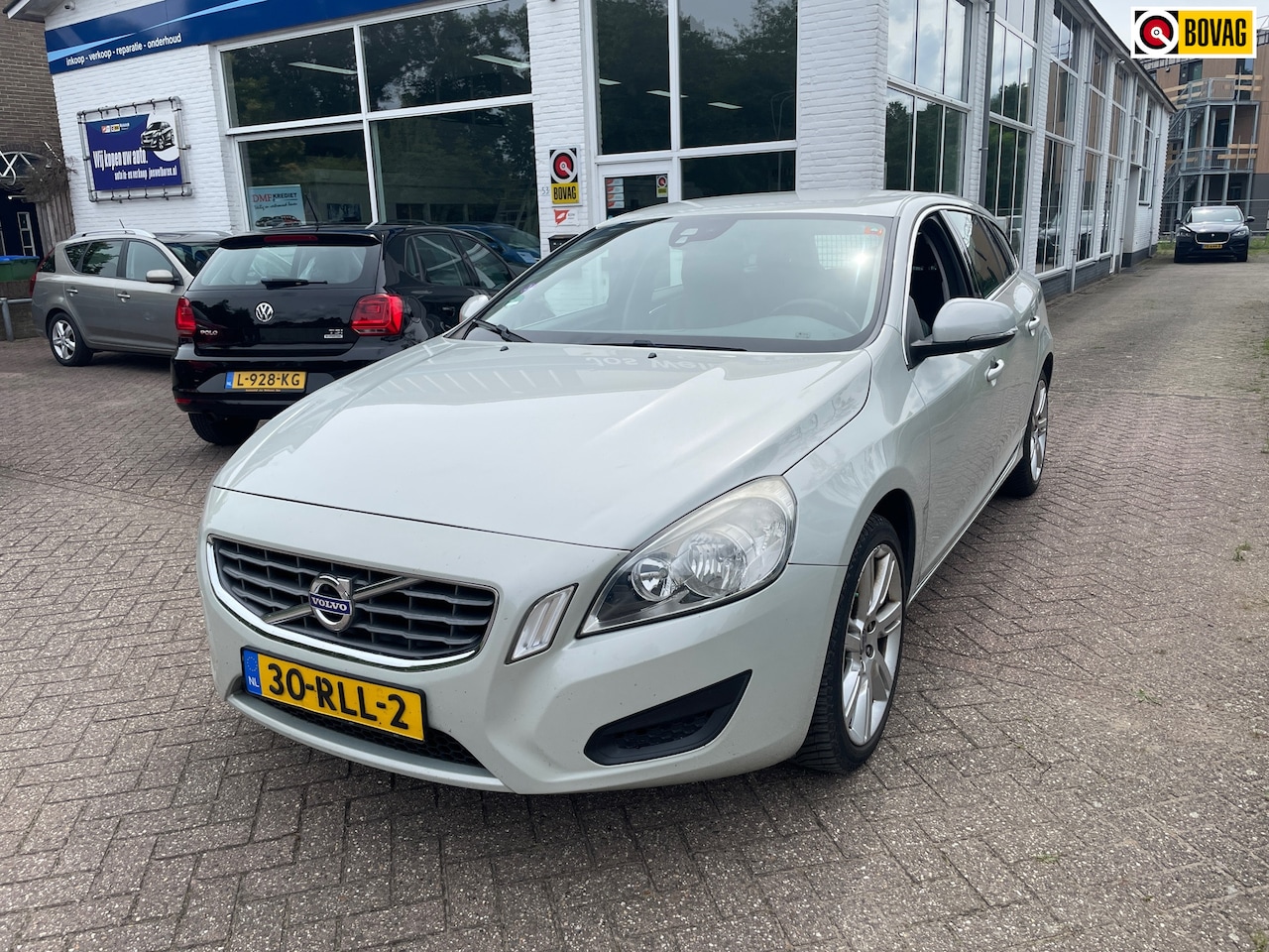 Volvo V60 - 1.6 T4 Momentum 1.6 T4 Momentum - AutoWereld.nl