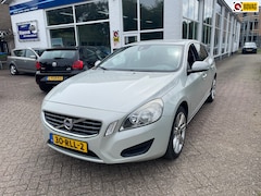 Volvo V60 - 1.6 T4 Momentum