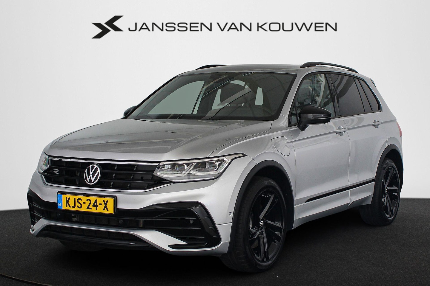 Volkswagen Tiguan - 1.4 TSI eHybrid R-Line Business+ Winter Trekhaak Head-Up Achteruitrijcamera - AutoWereld.nl