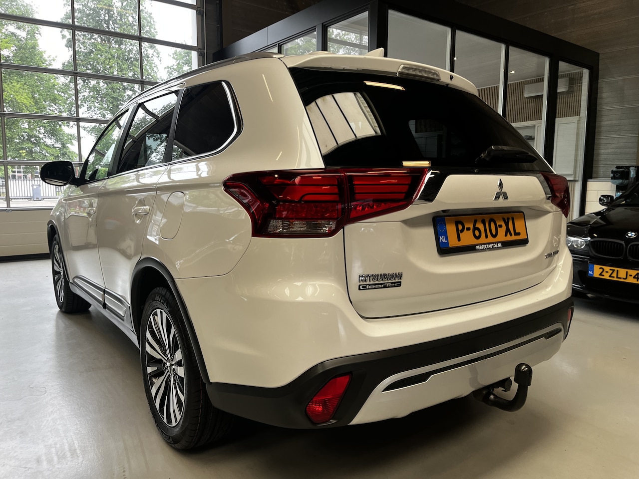 Mitsubishi Outlander - 2.0 2WD Instyle Trekhaak, Achteruitrijcamera - AutoWereld.nl