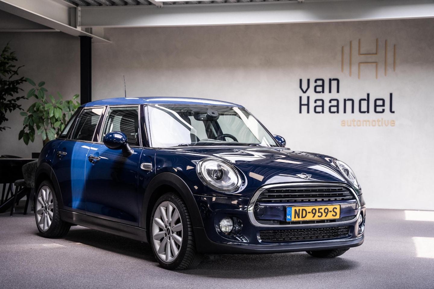 MINI 5-Deurs - 1.5 Cooper Chili Business - AutoWereld.nl