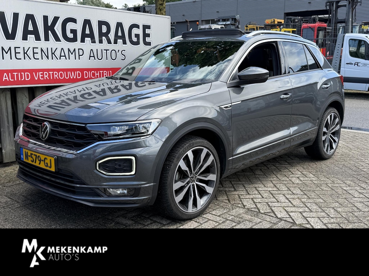 Volkswagen T-Roc - 1.5 TSI Sport Business R 19"/Panoramadak/Trekhaak/Dodehoek/Camera/Adaptieve cruise/Apple C - AutoWereld.nl