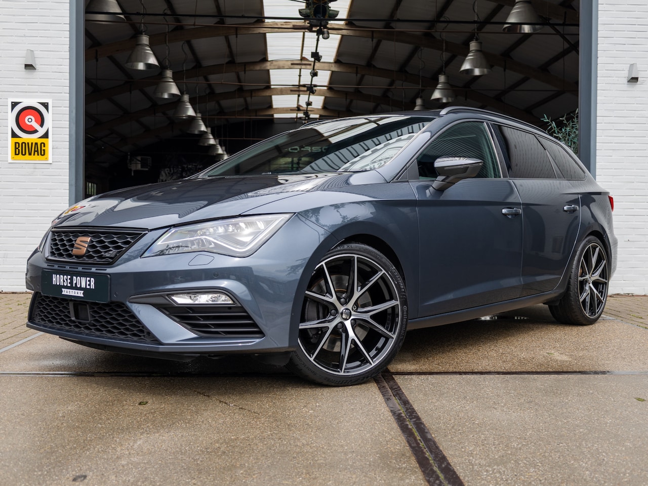 SEAT Leon ST - 2.0 TSI 4DRIVE CUPRA 300 Ultimate Edition *Pano | ACC | Keyless | Apple Carplay | Leder | - AutoWereld.nl