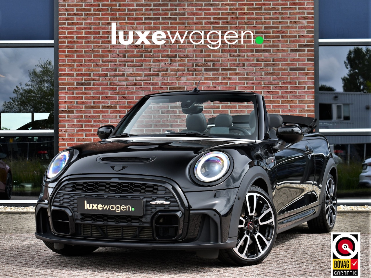 MINI Cabrio - Mini 2.0 Cooper S JCW ACC HUD H/K Carplay Camera Black-pack DDC - AutoWereld.nl