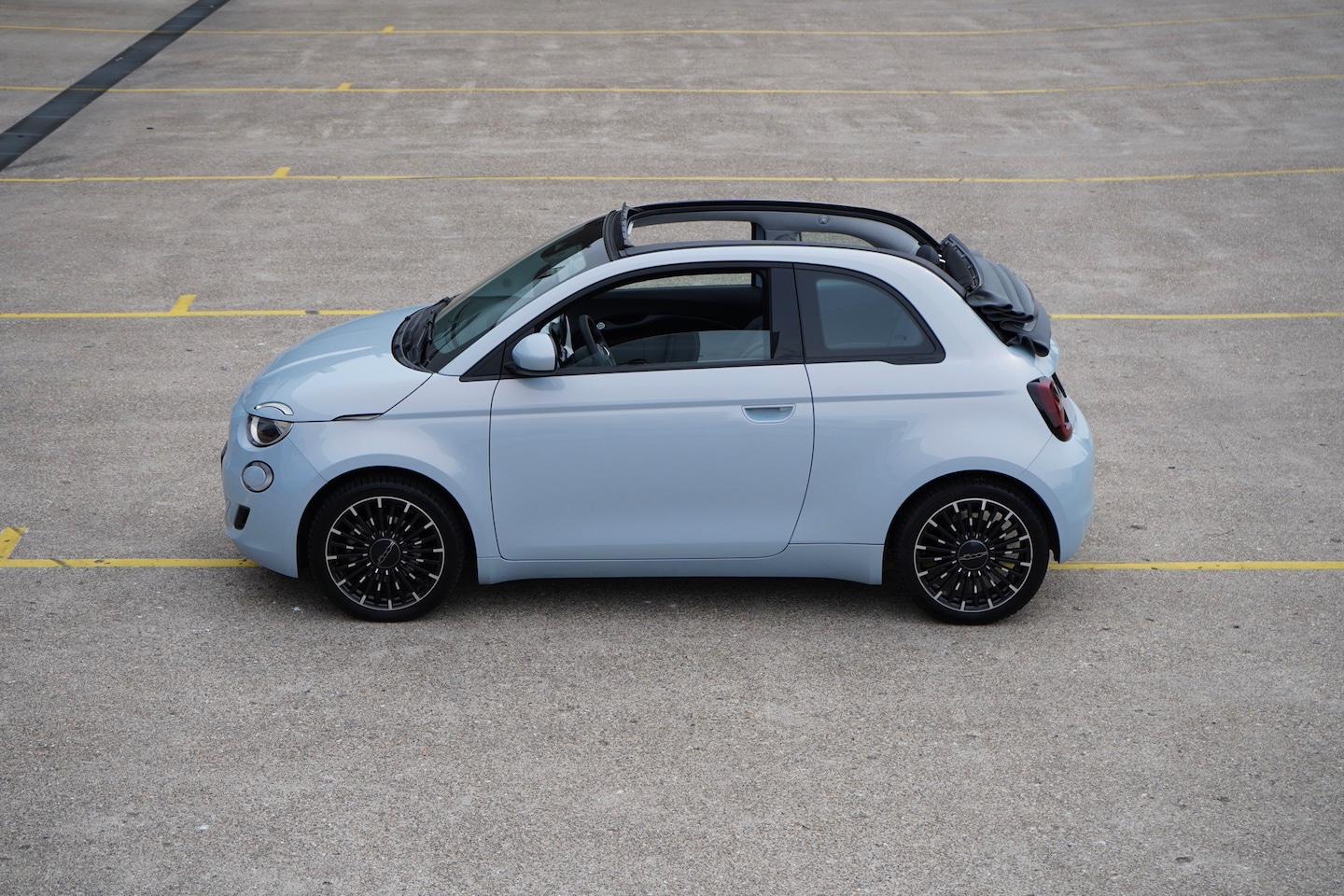 Fiat 500 C - Icon 42 kWh Cabriolet 118PK Apple CarPlay - AutoWereld.nl