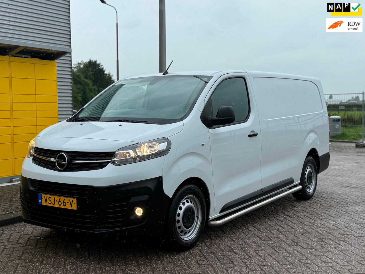 Opel Vivaro - 1.5 CDTI L3H1 Edition Bj 2022 Airco Navigatie Pdc v+a Camera - AutoWereld.nl