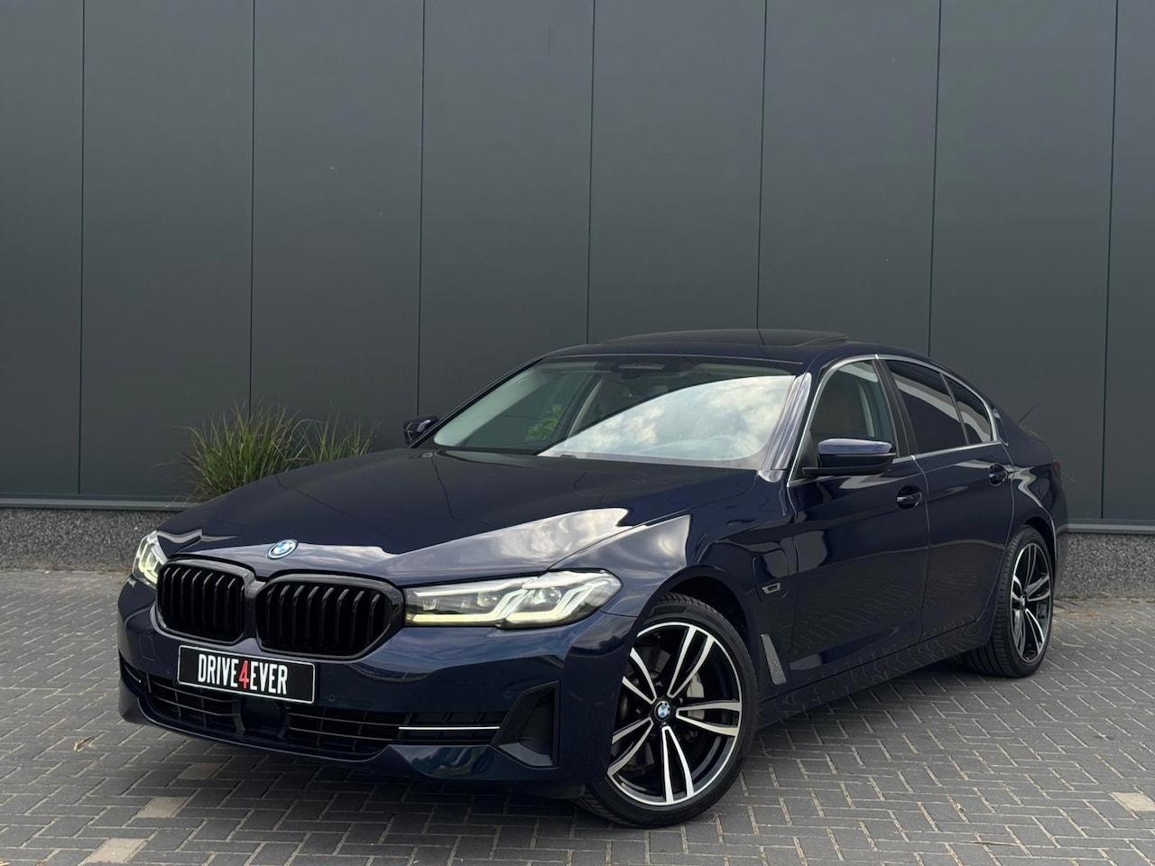 BMW 5-serie - 520e LCI High Executive | Facelift | Pano | Leder - AutoWereld.nl