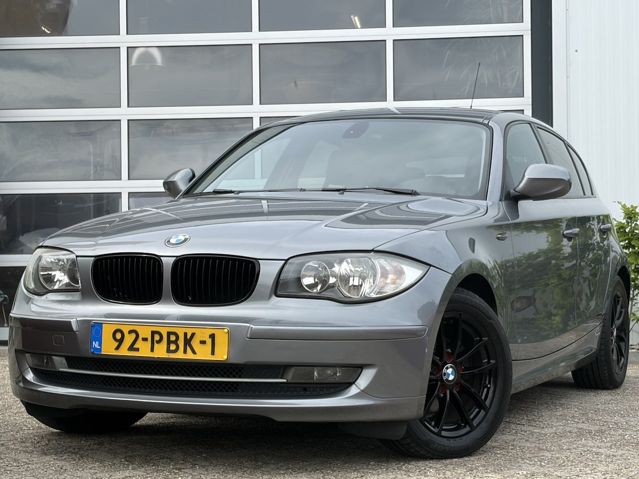 BMW 1-serie - 116i Business Line 122pk | Airco automatisch | Elektrische ramen voor en achter | Isofix b - AutoWereld.nl