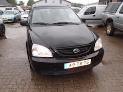 Kia Carens - 2.0 CVVT LX Airco " Nette hoogzitter " met lage km