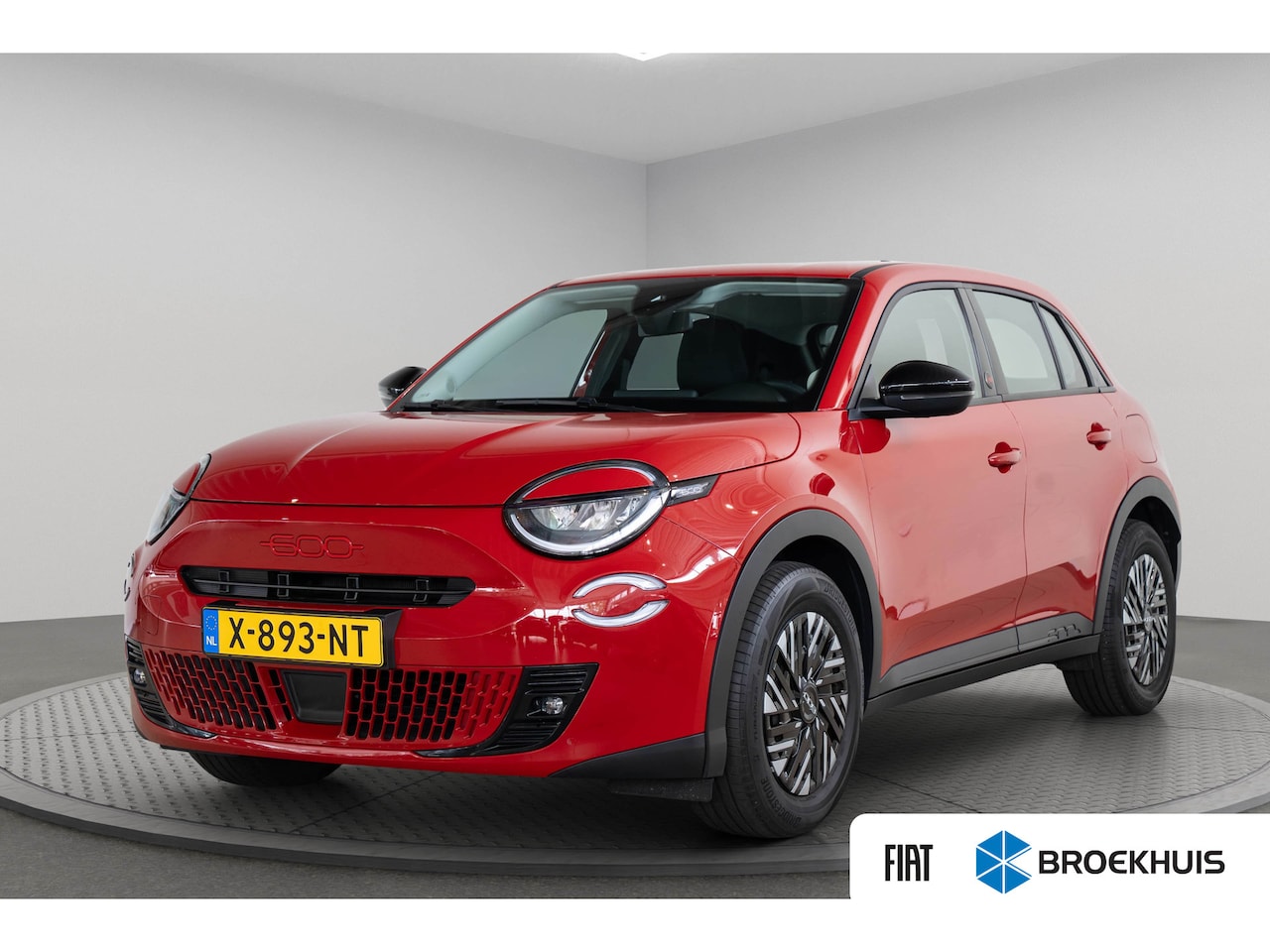 Fiat 600e - RED 54 kWh | Apple Carplay & Android Auto | Climate Controle | Parkeersensoren | Adaptive - AutoWereld.nl