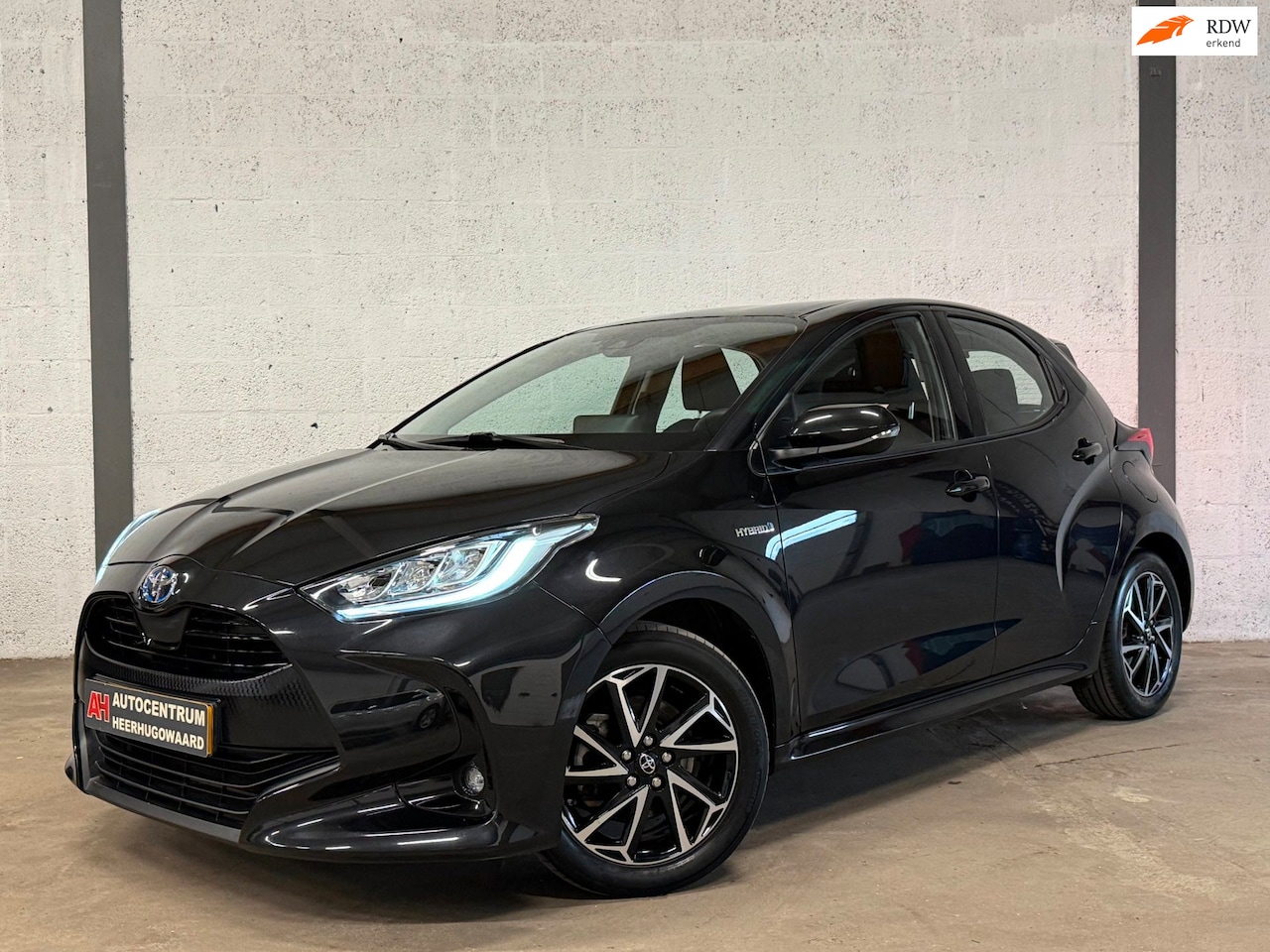 Toyota Yaris - 1.5 Hybrid Style Carplay Navi|Cruise|LED|Dealer Onderhouden !! - AutoWereld.nl