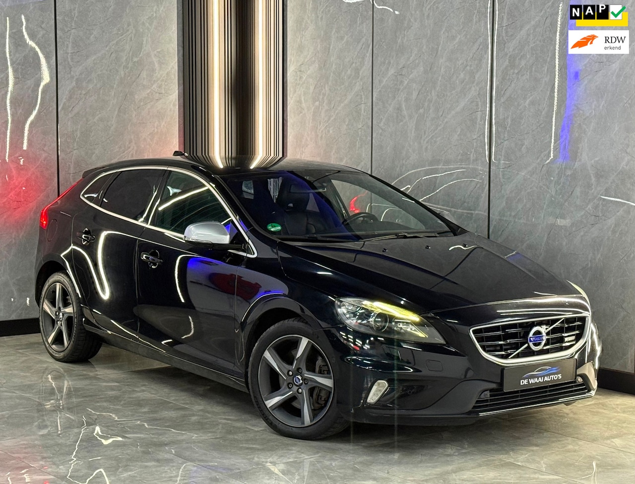 Volvo V40 - 2.0 D4 Ocean Race Business R-design |Harman/Kardon|Camera|Stoelverw|Vol Onderh|Memory|Vol - AutoWereld.nl