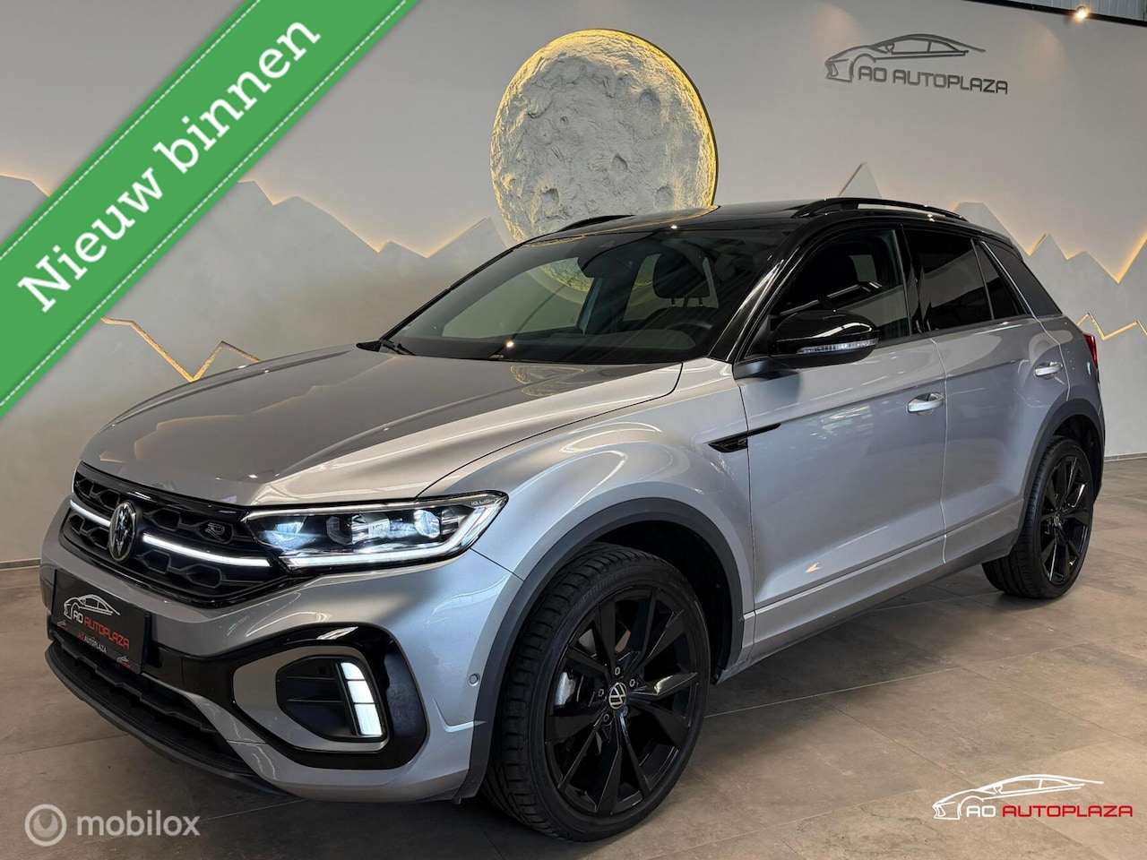 Volkswagen T-Roc - 1.5 TSI 3x R-Line Panorama/Keyless/Beats/Black Style/Standkachel - AutoWereld.nl