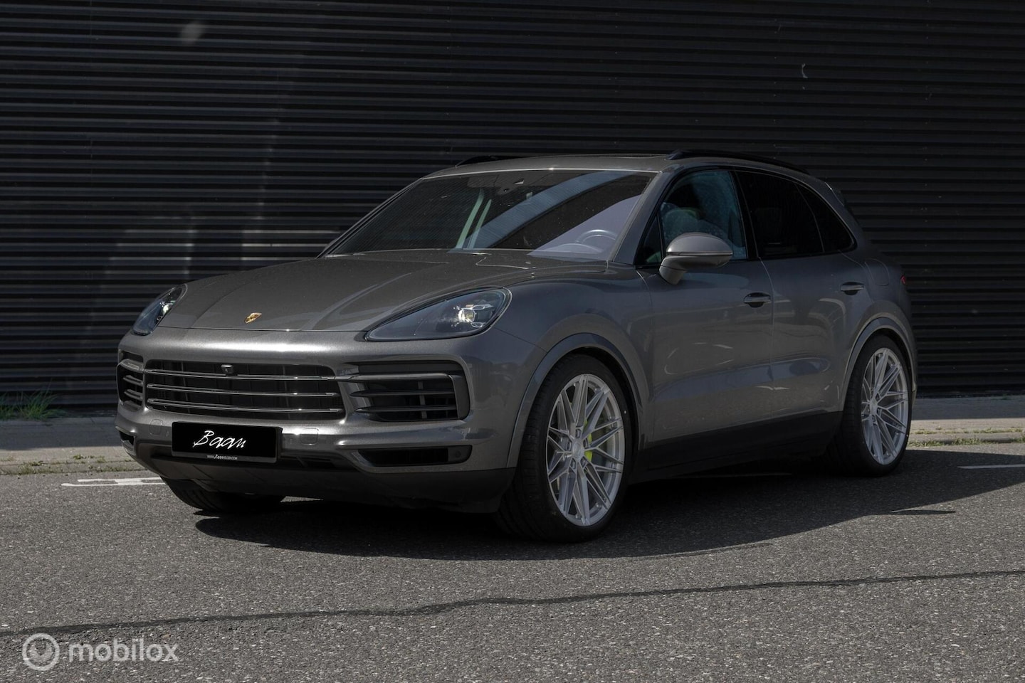 Porsche Cayenne - E-Hybrid | Quarzite Grey Metallic | Sport Chrono | Luchtvering | 22” BC Forged EH675 | BTW - AutoWereld.nl