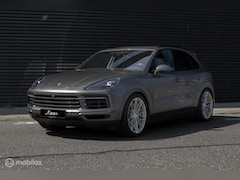 Porsche Cayenne - E-Hybrid | Quarzite Grey Metallic | Sport Chrono | Luchtvering | 22” BC Forged EH675 | BTW