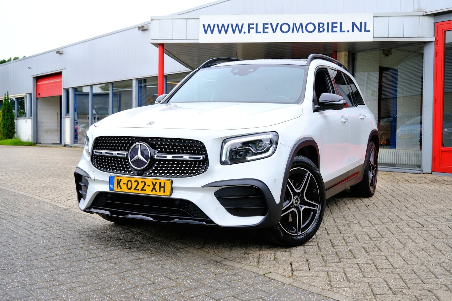 Mercedes-Benz GLB - 180 Business Sol. AMG Aut. Pano|Leder-Alcantara|Burmester|CarPlay|LMV|Cam|Enz! - AutoWereld.nl