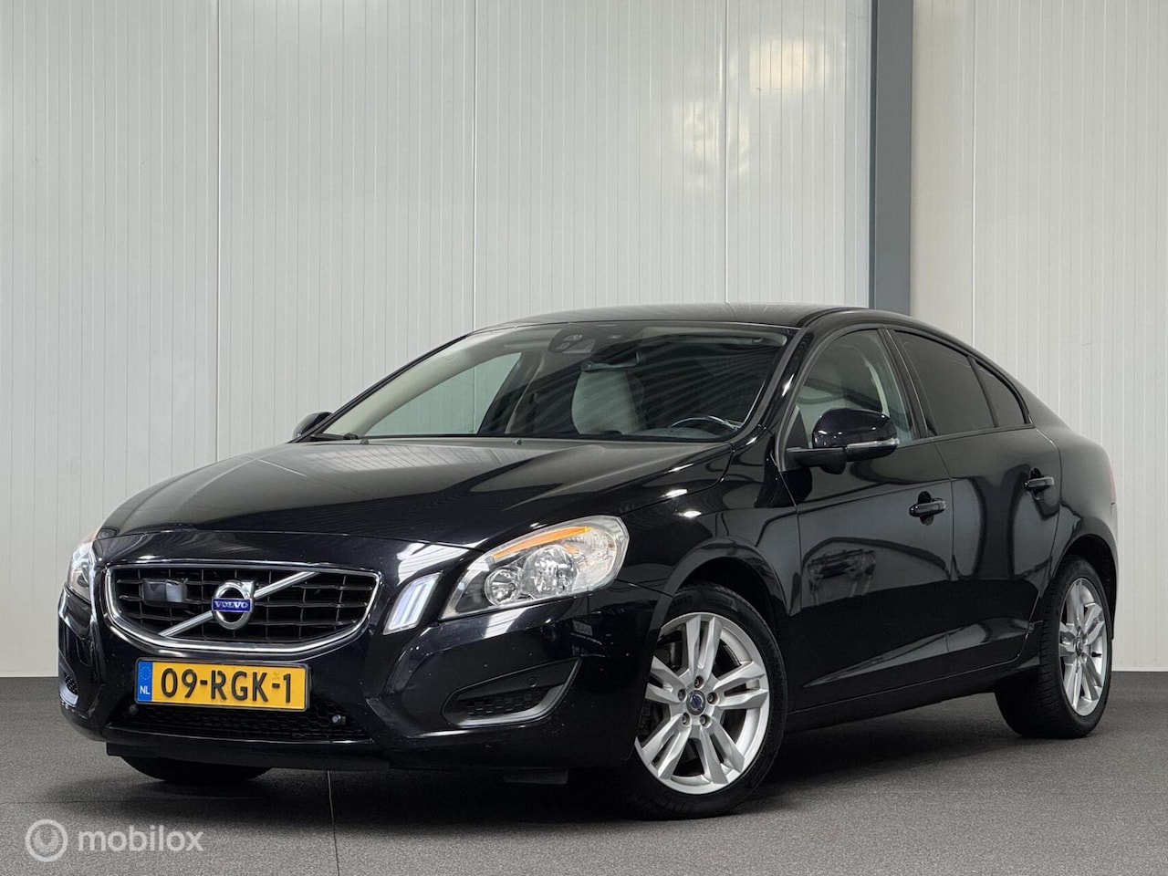 Volvo S60 - 2.0T Intro Edition AUTOMAAT [ NAP cruise BLIS ] - AutoWereld.nl