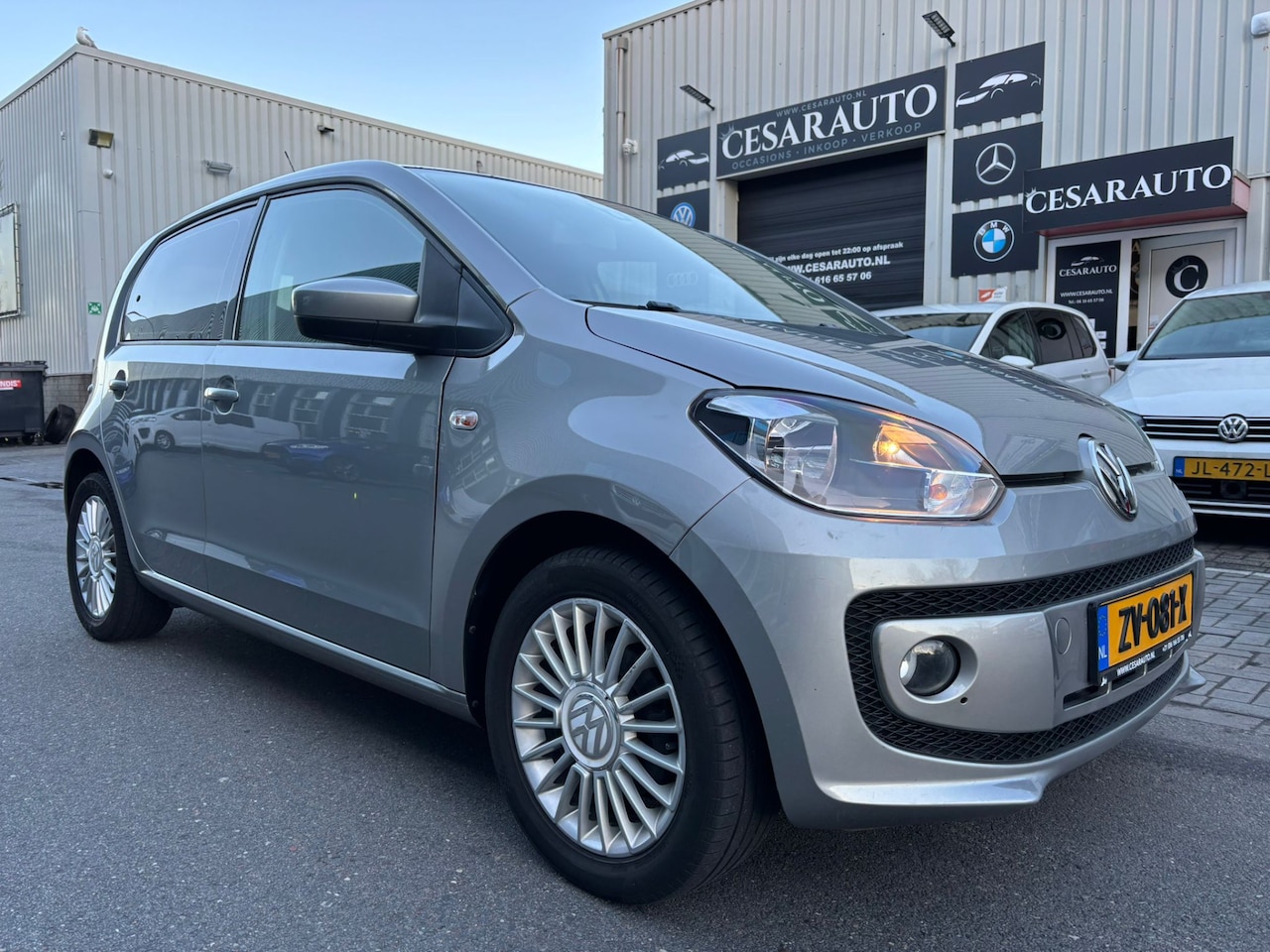 Volkswagen Up! - 1.0 high up! BlueMotion / 152 DKM / Panoramadak !!! - AutoWereld.nl