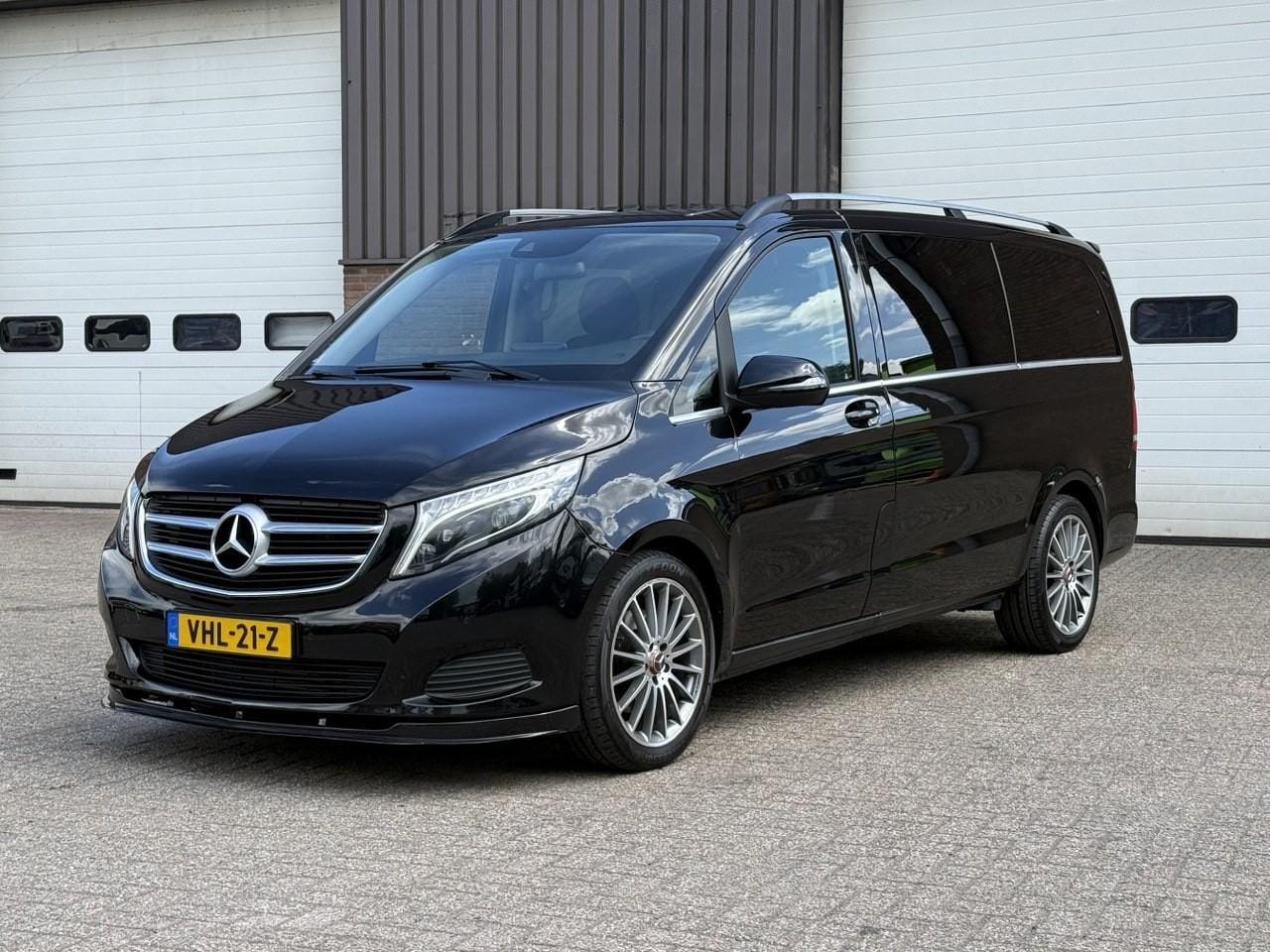 Mercedes-Benz V-klasse - V250 / Dubb cabine / Navi / Camera / Clima / Standkachel / Avantgarde - AutoWereld.nl