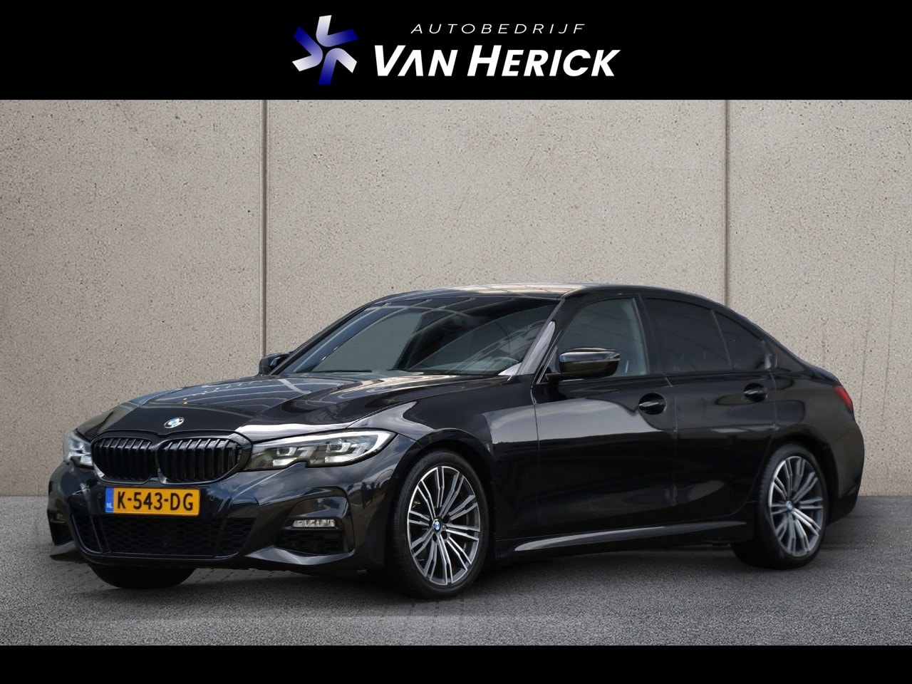 BMW 3-serie - 318i M-Sport Automaat | Shadow Line | Achteruitrijcamera | HiFi Audio - AutoWereld.nl