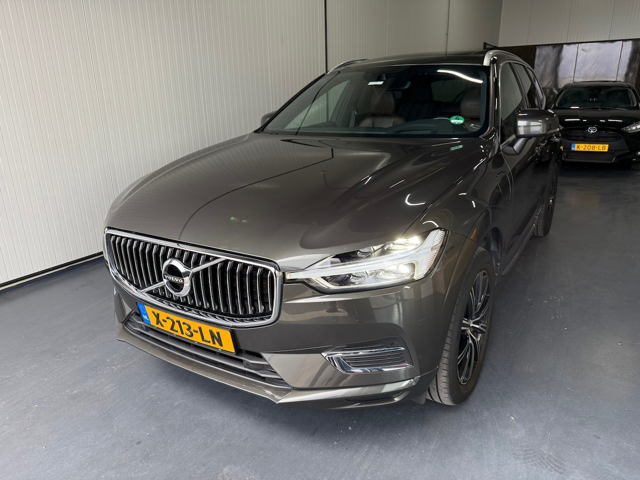 Volvo XC60 - 2.0 T8 Twin Engine AWD Inscription 2.0 T8 Twin Engine AWD Inscription - AutoWereld.nl
