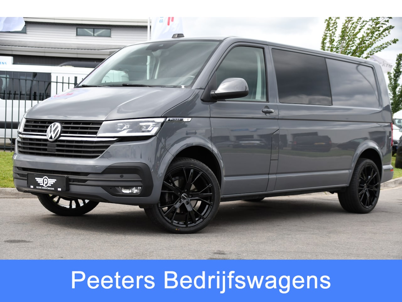 Volkswagen Transporter - 2.0 TDI L2H1 30 DC Bulli Edition Adaptieve Cruise, Camera, Carplay, LED, Stoelverwarming, - AutoWereld.nl